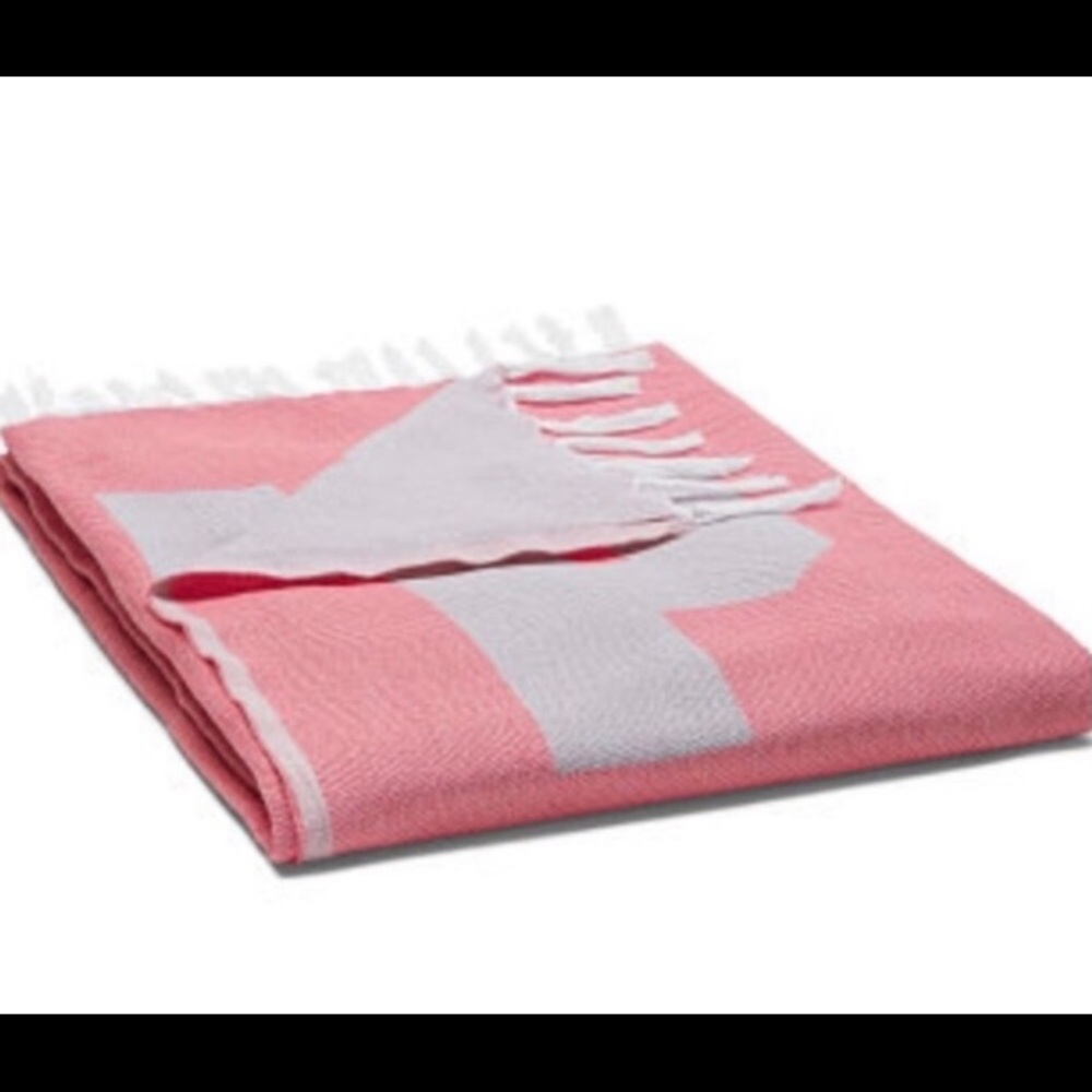 VS Pink extra large beach blanket - Picture 2 of 5